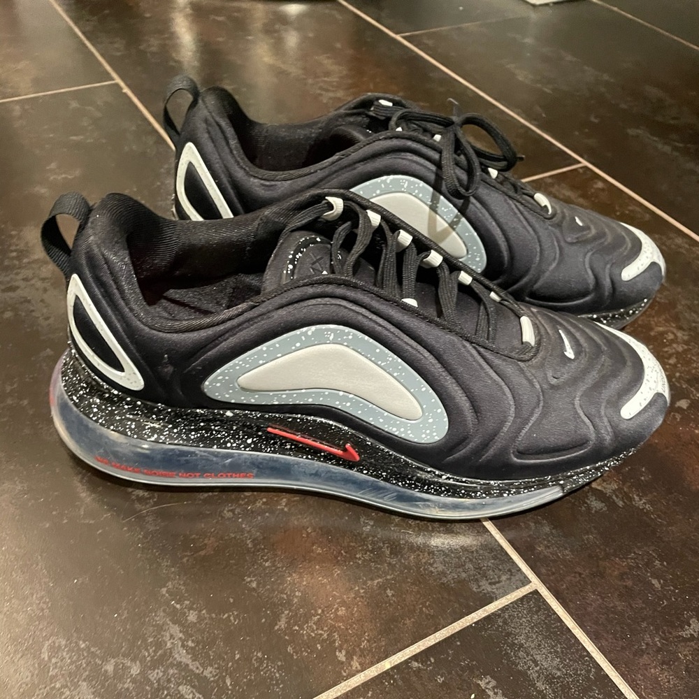 Nike Air Max 720 gym shoes